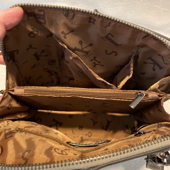 Treska Stylish Silver Metallic Crossbody Bag - Picture 4 of 7